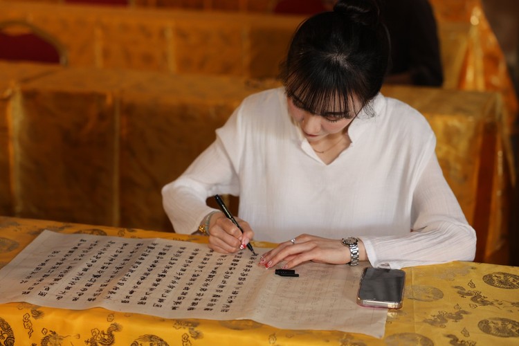 Buddhist Chanting Ceremony at Guanghua Temple