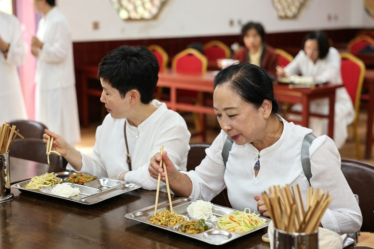 Chinese Temple Cuisine: Vegetarian Food, Mindful Eating and Ancient Wellness Wisdom