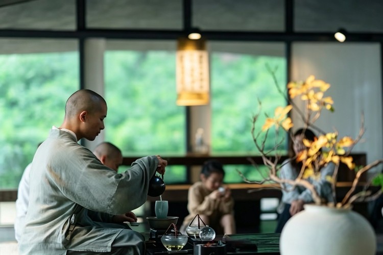 A Day in the Life of Buddhist Monks at Guanghua Temple