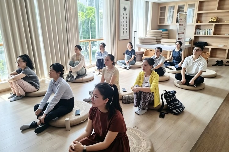 What Is a Zen Retreat Really Like? Understanding the Mindful Journey Beyond Meditation