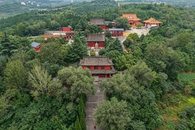 The Art of Chinese Gardens: How Space, Nature, and Philosophy Create Inner Harmony