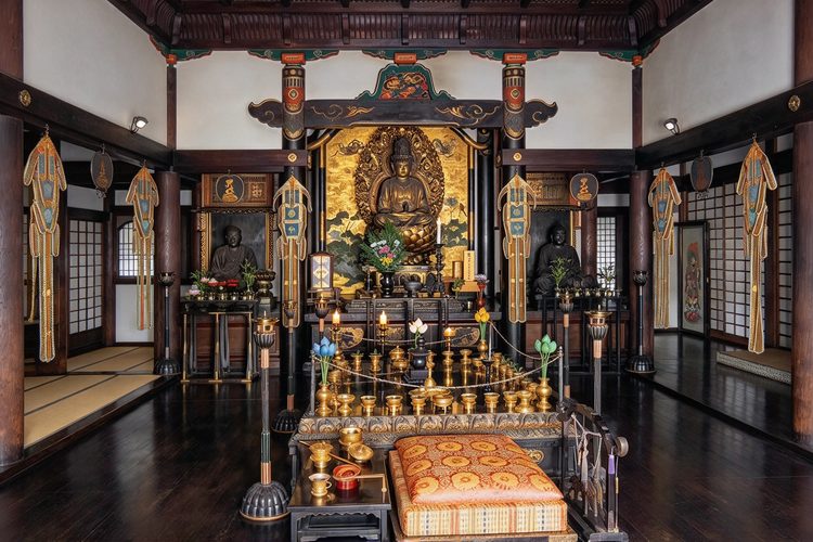 The Sacred Sounds of Chinese Temples: How Bells, Chants, and Silence Create Inner Awareness