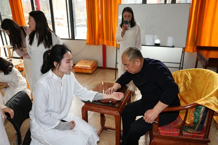 7-Day TCM Hands-On Course in China: Learn Moxibustion, Tuina & Medicinal Diet