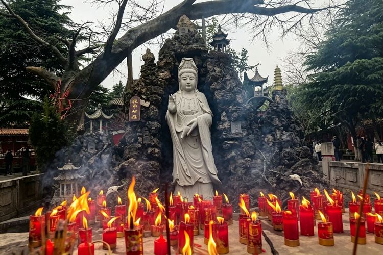 Buddhist Festivals in China: Discover Living Temple Traditions at Guanghua Temple