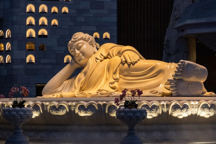 Manjushri Pilgrimage from Luoyang to Mount Wutai: A 7-Day Buddhist Journey