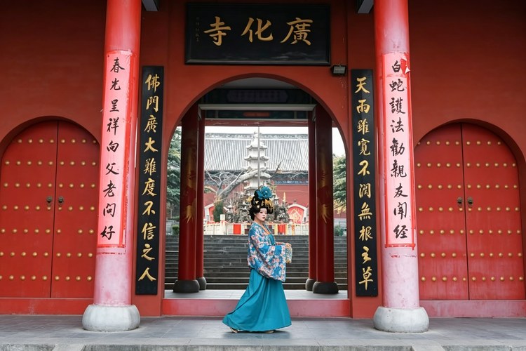 How to Visit a Chinese Buddhist Temple: A Guide to Temple Etiquette and Cultural Understanding